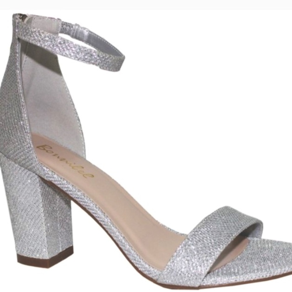 Selling these gorgeous heels